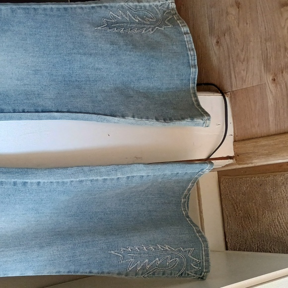 NEW JUDY BLUE western embroidered flare jeans in medium wash. Never Worn! - Picture 2 of 6